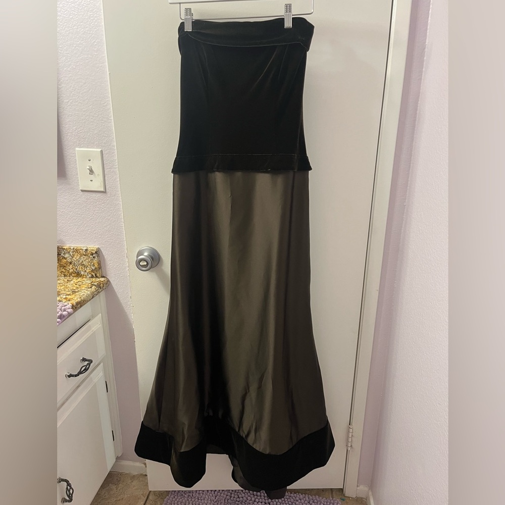 Tadashi Shoji Strapless Black and Brown Gown Pre♥️